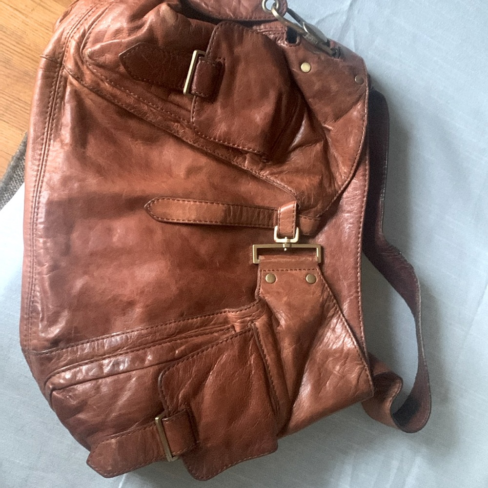 Purse in good condition with short strap with 3 interior pockets